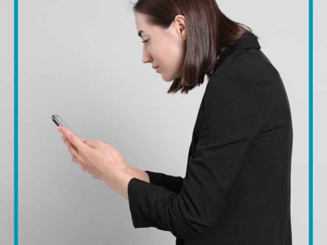 【久留米市の理学療法士が解説】首の重だるさ、実は「スマホ首」かも？頭の重さが与える驚きの負担と根本改善